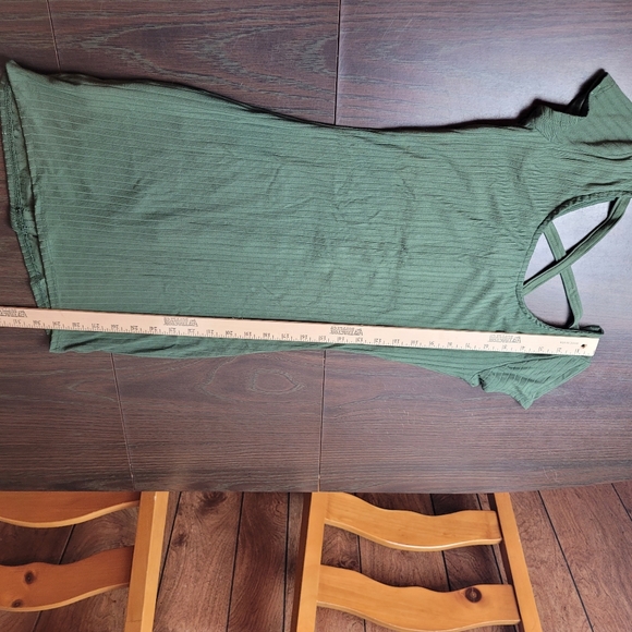 No boundaries Green day dress - Picture 5 of 9